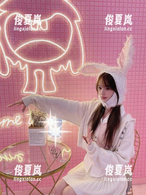 每次滑动www.17的网页，感觉自己在看一场真人秀！-绫夏岚