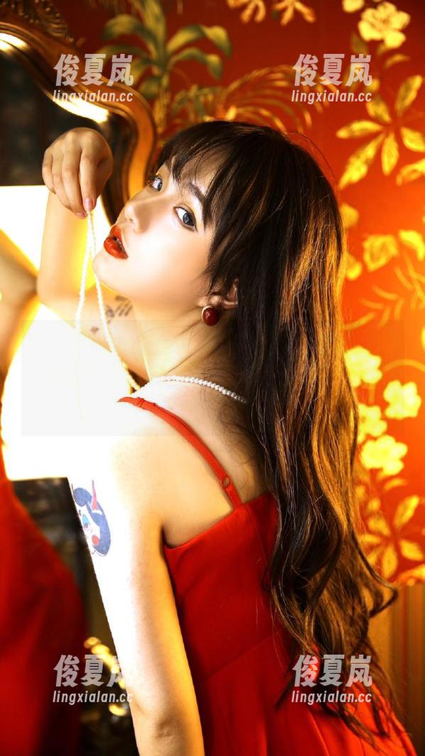 今天在“www.17”的链接里漫游,感觉就像一场虚幻的探险,为啥总是这样的转折?-绫夏岚 今天在“www.17”的链接里漫游,感觉就像一场虚幻的探险,为啥总是这样的转折?-绫夏岚