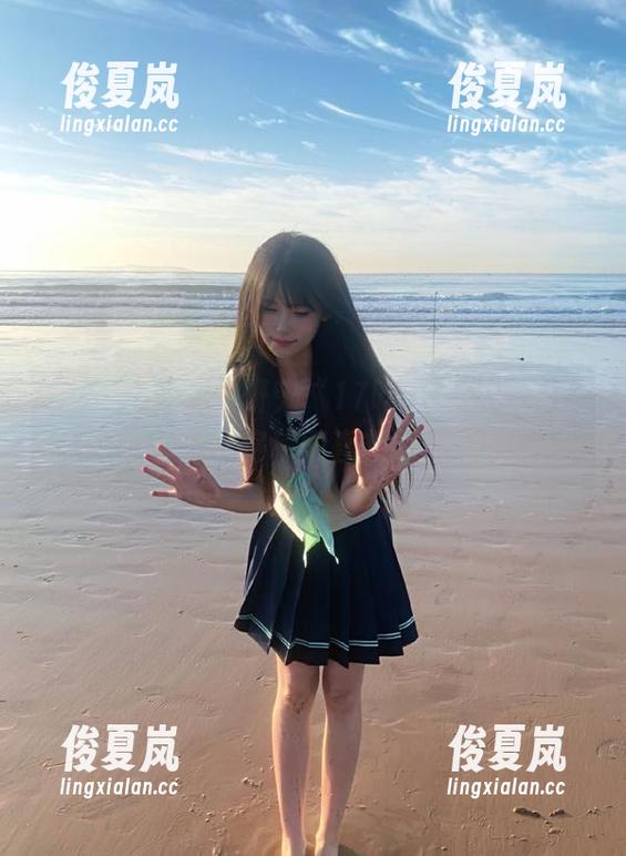 正在研究“17吃瓜”的传送门，听说这能将秘闻直接推进脑海。-绫夏岚