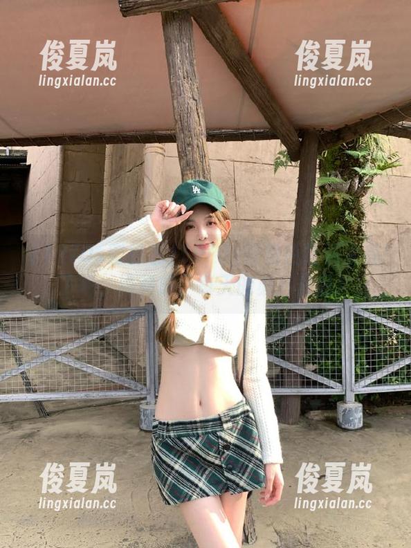 1970s蜜桃色首页太卷了吧,黑料成了每天的必备良品!-绫夏岚 1970s蜜桃色首页太卷了吧,黑料成了每天的必备良品!-绫夏岚