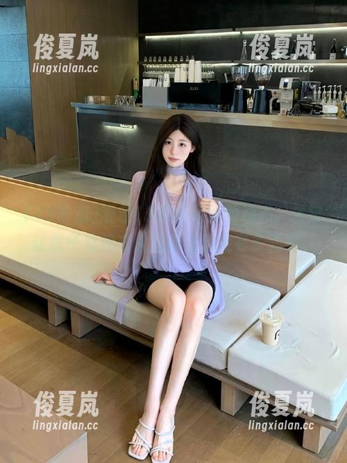 观看19吃瓜网站的动态，常常让我怀疑和友人的聊天到底有多无聊。-绫夏岚