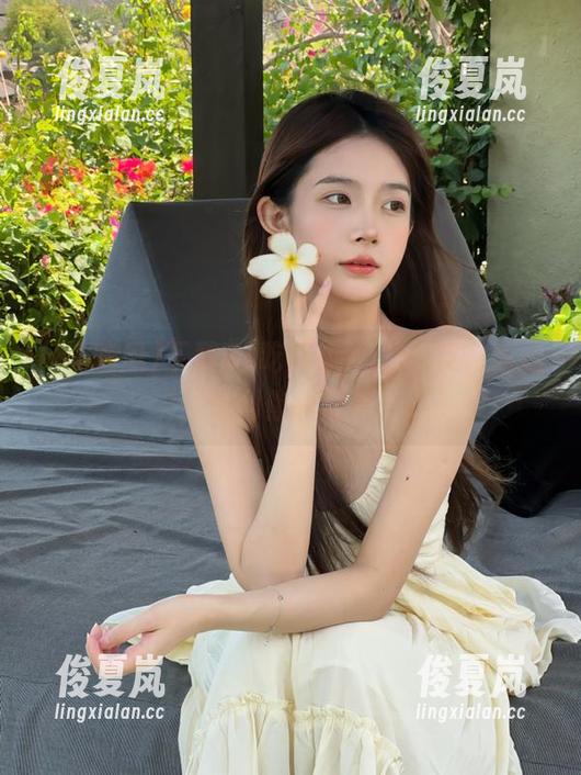 下载51吃瓜App，瓜皮、花边，吃到你嗨起来！-绫夏岚