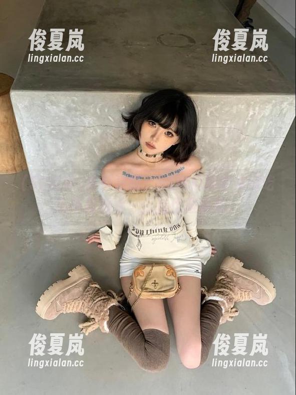 首页更新:52吃瓜教你如何吃瓜不掉瓜水,保持优雅姿态!-绫夏岚 首页更新:52吃瓜教你如何吃瓜不掉瓜水,保持优雅姿态!-绫夏岚