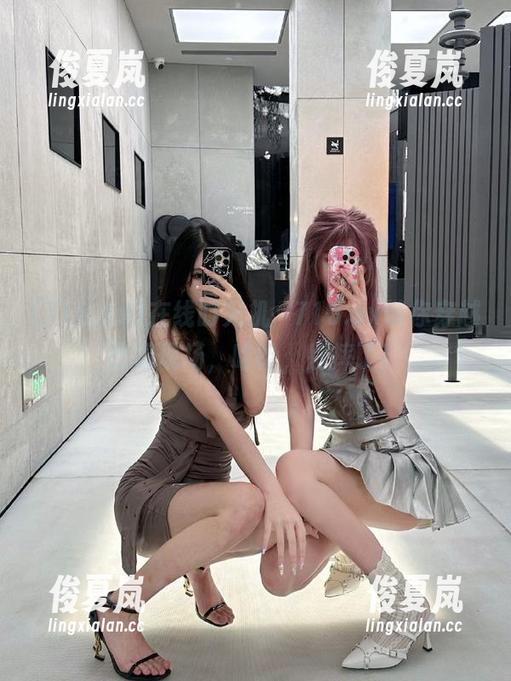 在线时光机，718.sx带你穿越吃瓜现场，哈哈，别摔了！-绫夏岚