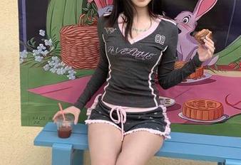安卓用户专属，zztthl.ccm瓜田里摘瓜的方法！