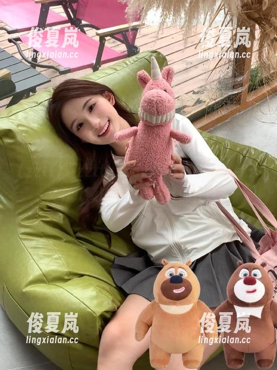 “zztthl.ccm”首页的瓜，今天又有几颗让人绞尽脑汁的评论？-绫夏岚