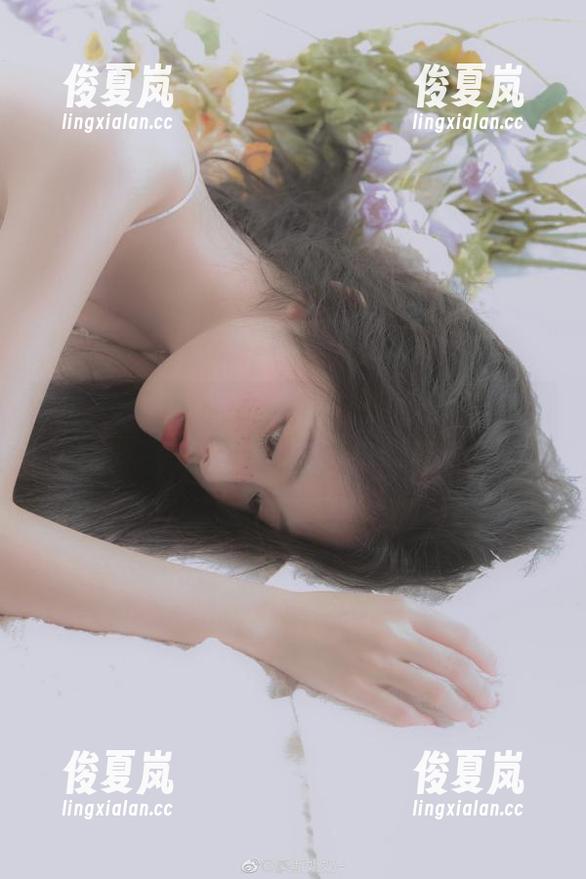 在九一吃瓜中心，链接就像一只调皮的小手，戳到心尖上-绫夏岚