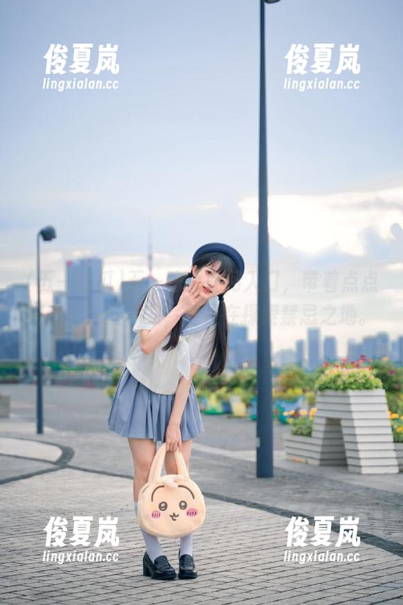 五一吃瓜官网入口，带着点点好奇和一丝不安，像是在探索禁忌之地。-绫夏岚