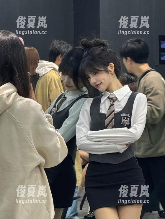 阿姨你见过在线的黑料吗？五一黑料社区带你玩转吃瓜乐！-绫夏岚