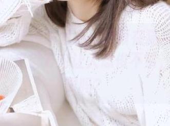 吃瓜网发布：超模在猫步上栽了新姿势，走错方向让人忍俊不禁，是在玩耍吗？