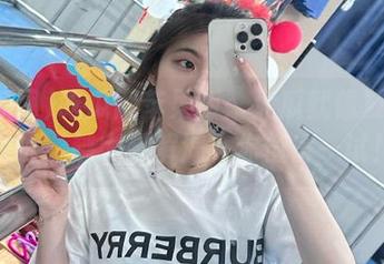 吃瓜网苹果版：大瓜就像夏天的西瓜，越大越解渴，你值得一试！