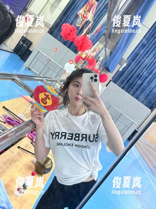 吃瓜网苹果版：大瓜就像夏天的西瓜，越大越解渴，你值得一试！-绫夏岚