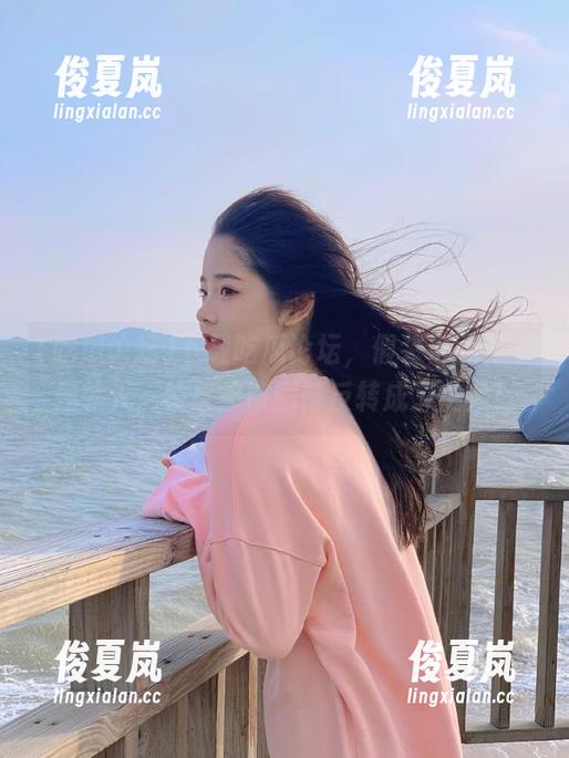 下载吃瓜论坛，假装自己是个局外人，结果却被剧情反转成了主角！-绫夏岚
