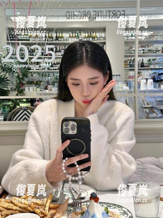 在51吃瓜黑料不打烊入口，随便一搜就能搞定好几天的话题，收藏下来聊聊！-绫夏岚
