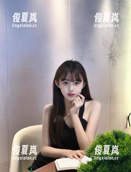 最新的八卦神器“好莱坞黑料正能量”app下载，吃瓜不再扎心也不再干等了！-绫夏岚