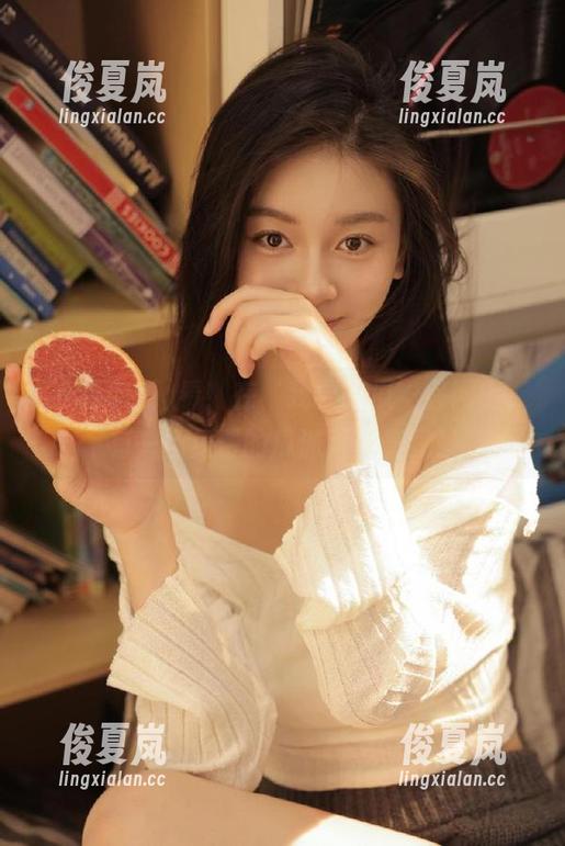 看！在‘我要吃瓜’官网上，有一场免费的瓜派对等着我！-绫夏岚