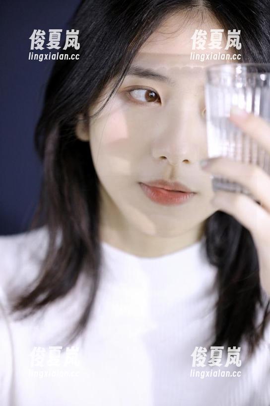 人气博主偏爱“每日黑料”，发布时那种小激动，完全无法自控啊！-绫夏岚