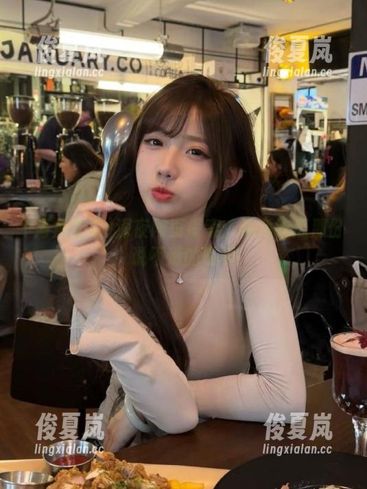 深夜网页探索：海角吃瓜那份说不清的吸引-绫夏岚