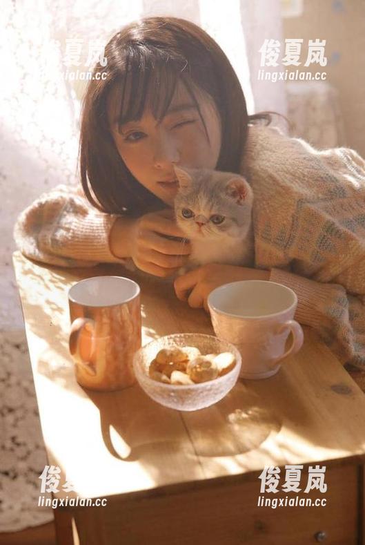 黑料不打烊，网页里瓜越来越甜，网友们快来舔屏。-绫夏岚