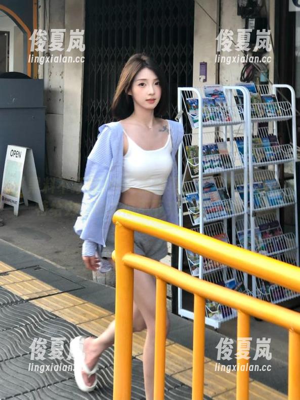 今天黑料不打烊发布的下载特给力，根本停不下来。沉迷中……-绫夏岚