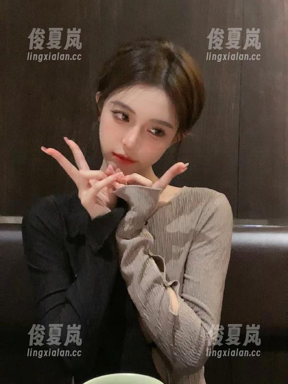 从“黑料不打烊tttzzz04.su”入口走进去，出来时嘴里都是瓜子的味道～-绫夏岚