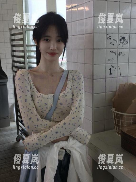 “黑料正能量不打烊”网站，真心建议晚上关灯进，效果会更佳哦-绫夏岚