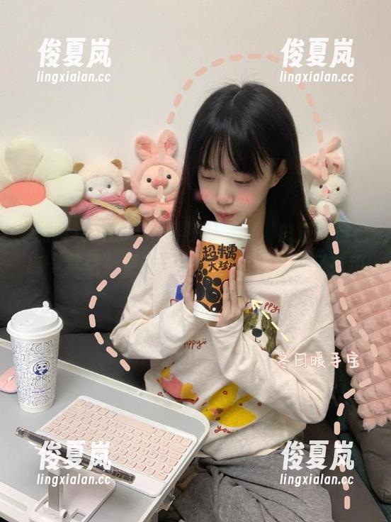 在51黑料社观看时，总觉得自己离“禁忌”更近了一步，真是刺激又有趣。-绫夏岚