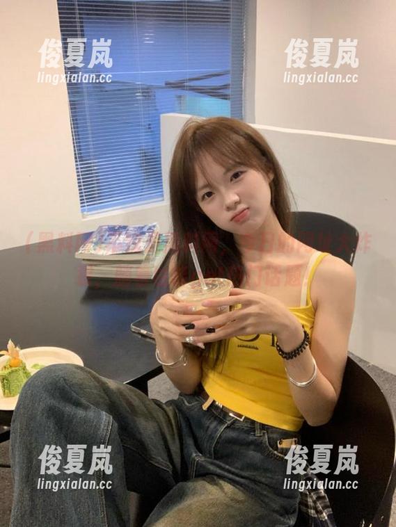 不愧是黑料网，今日的网址大炸裂，躺着也能get热门话题！-绫夏岚