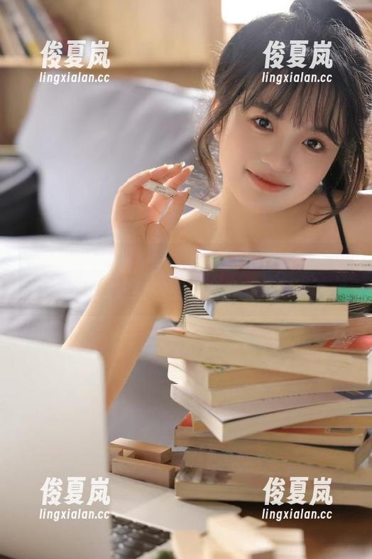 如果“黑瓜吃料”是线路的话，我早就迷路在疯狂的八卦之中了。-绫夏岚